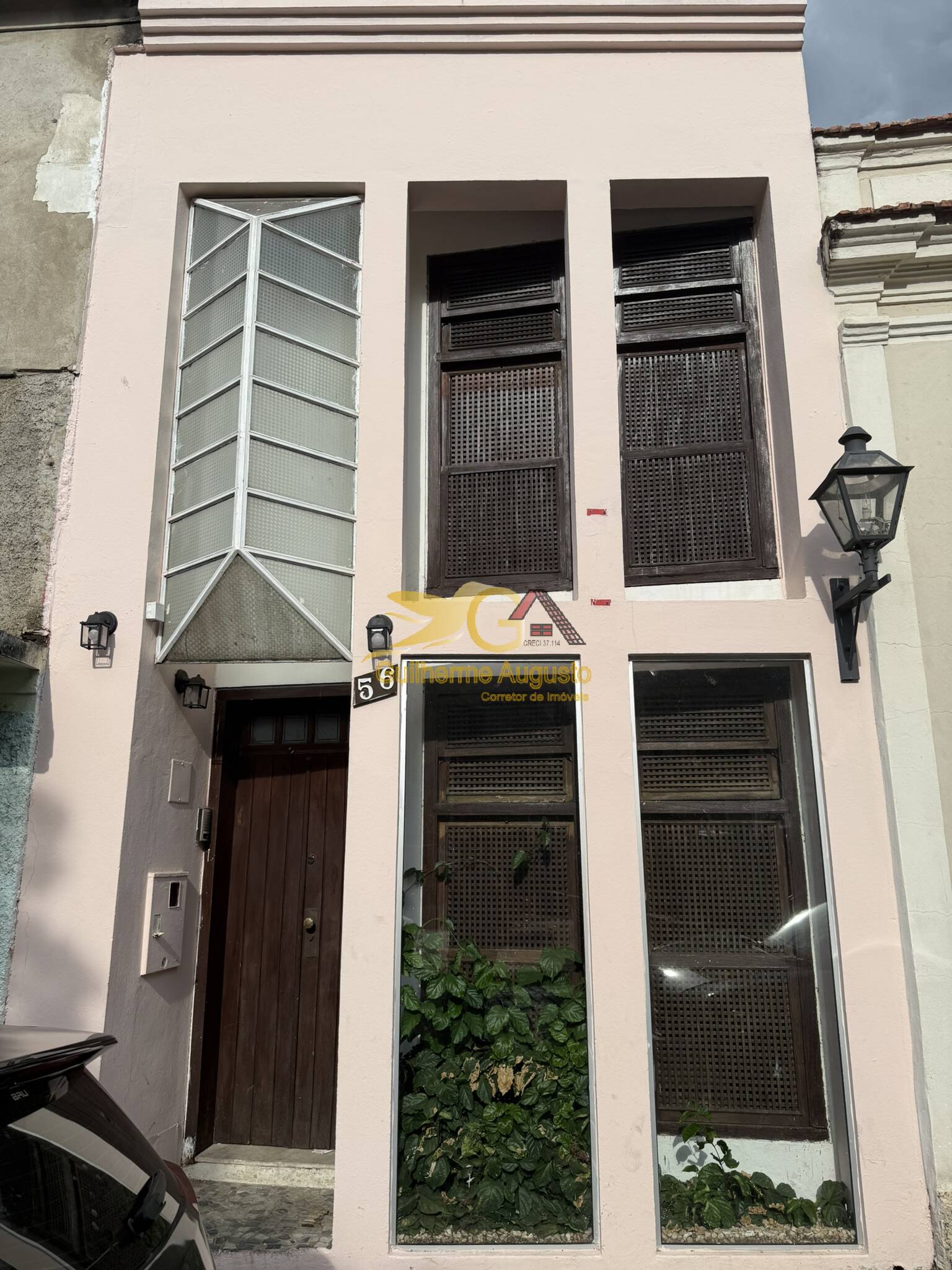 Casa à venda e aluguel com 5 quartos, 255m² - Foto 1